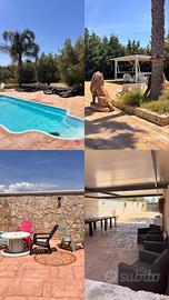 Villa con piscina a lido azzurro