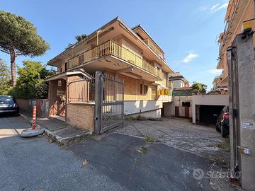 Box/Posto auto Roma [Via Carolei ARG]