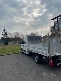 Volkswagen Crafter con sponda idraulica