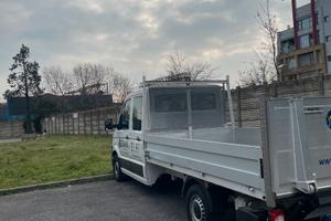 Volkswagen Crafter con sponda idraulica