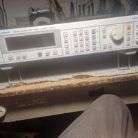 Generatore di segnali R&S da 9 Khz a 2200 Mhz
