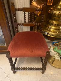 Coppia sedie basse in legno stile classico