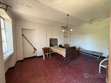 CASA INDIPENDENTE A MONTAFIA