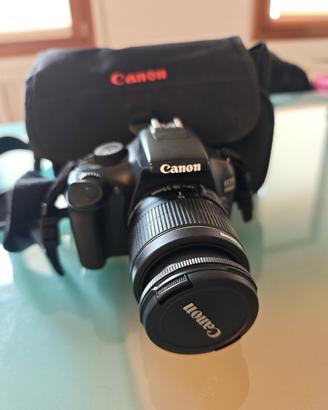 Canon EOS 1100 d con obbiettivo  EF-S 18-55 mm