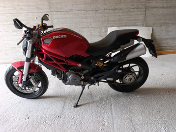 Ducati Monster 796