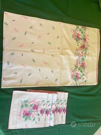 TOVAGLIA MOTIVO FLOREALE + TOVAGLIOLI-ZUCCHI