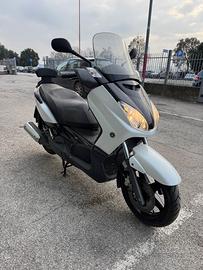 Yamaha xmax 250