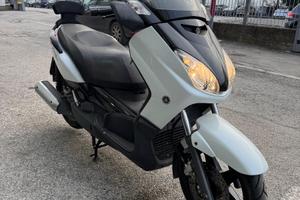 Yamaha xmax 250