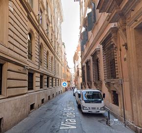 Roma centro storico elegante monolocale arredato