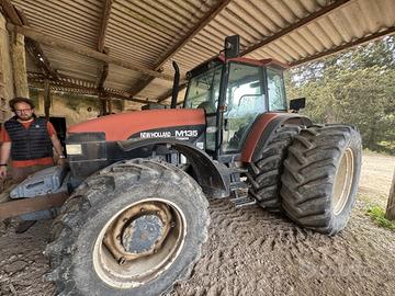 Trattore gommato New Holland M 135
