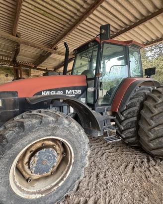 Trattore gommato New Holland M 135