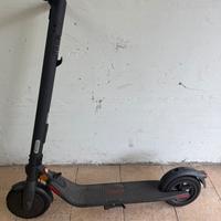 Monopattino Ninebot E22E