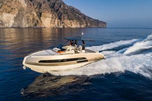 INVICTUS GT320 NUOVA in pronta consegna (natante)