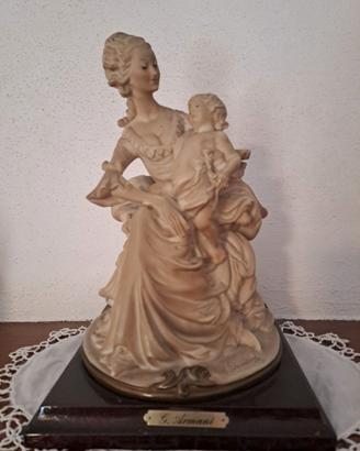 "Madre con bambino" di Giuseppe Armani