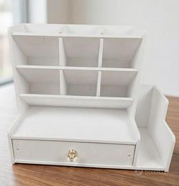 Organizzatore con cassetti da scrivania.