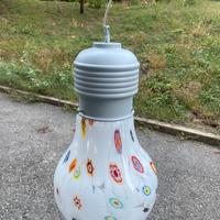 Lampadario a forma di maxi lampadina