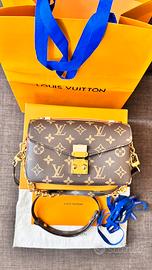 Louis Vuitton, Pochette Metis East West.