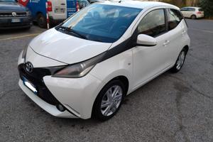 Toyota Aygo 1.0 x-play del mese