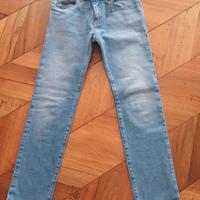 jeans marca Emporio Armani 
