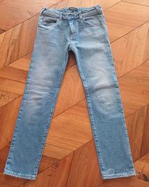 jeans marca Emporio Armani 