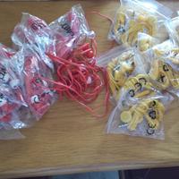 Auricolari nuovi rossi e gialli a 1 euro l'uno