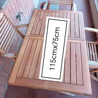 Tavolo in legno da esterno con 4 sedie