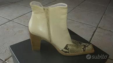 Stivaletti beige, con punta e tallone pitonati, nu