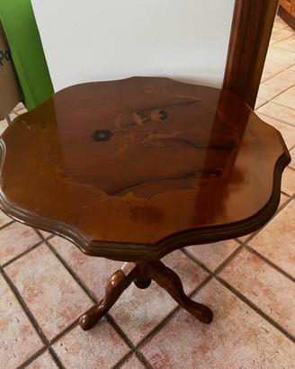 Tavolino vintage in legno con intarsio floreale