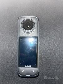 Insta 360 X4 8K + Batteria + Custodia + Accessori