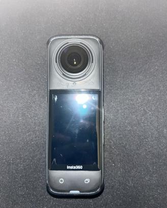 Insta 360 X4 8K + Batteria + Custodia + Accessori