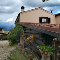 Casa indipendente, zona Camerino (Marche)