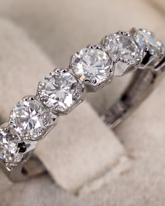 Anello con 7 diamanti naturali taglio brillante
