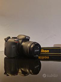 Nikon D3300 + obiettivo 18-55 VR + SD 16 GB + batt