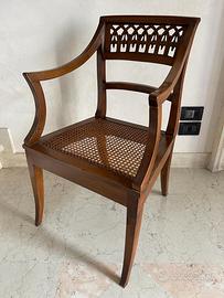 Un’elegante poltroncina Biedermeier