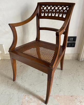 Un’elegante poltroncina Biedermeier