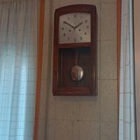 Orologio a pendolo in legno