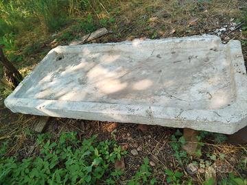 Lavandino in pietra antico