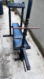 Panca multifunzionale con pesi