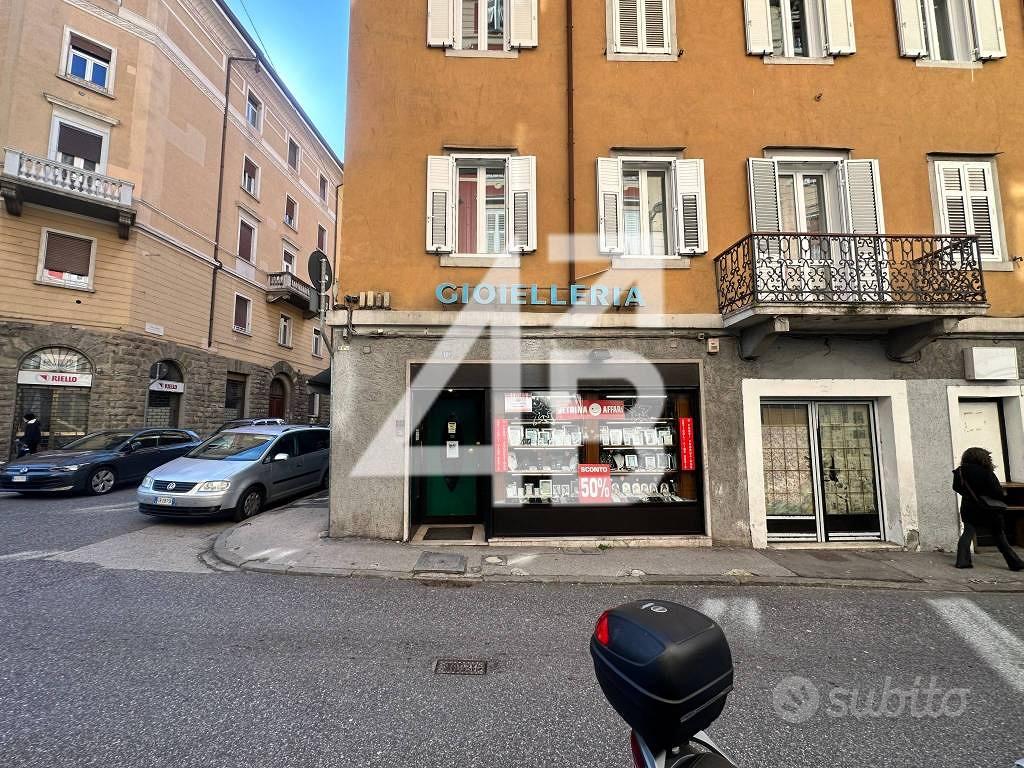 Attività / Licenza di 100 m² con 3 locali a Triest