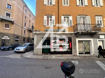 Attività / Licenza di 100 m² con 3 locali a Triest
