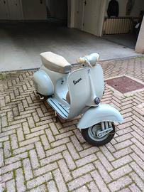 Vespa 125 VNB1T 1960 – Targa Oro FMI