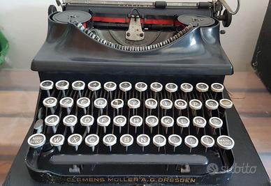 Macchina da scrivere 1943 Urania Klein