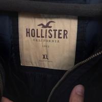 Giaccone invernale Hollister con cappuccio        