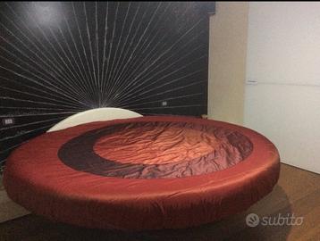 Letto matrimoniale rotondo (sollevato)