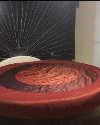 Letto matrimoniale rotondo (sollevato)