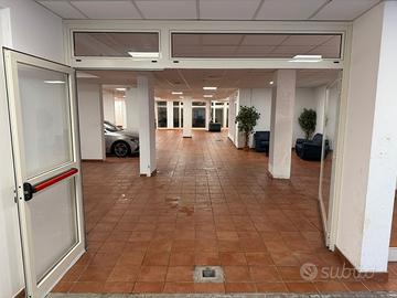 Locale commerciale + autorimessa