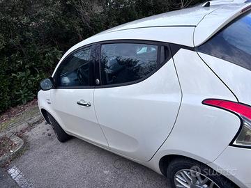 Lancia ypsilon 1.2 GPL 2013!