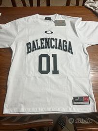 T-shirt balenciaga