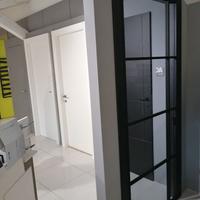 Porta in vetro 80x210 telaio nero vetro grey trasp