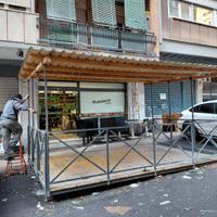 Veranda esterna bar in ferro zincato e pedana